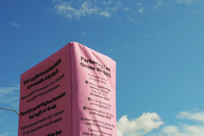 The cover includes instructions in Finnish, Swedish and English.
