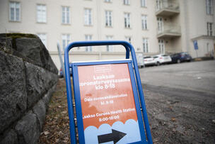 Laakson terveysaseman piha-aluetta. Kuva: Marjo Väänänen. / Helsingin kaupunki