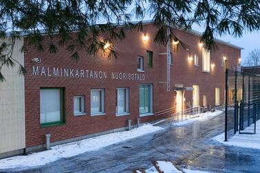 Malmgårds ungdomsgård på en vinterdag.