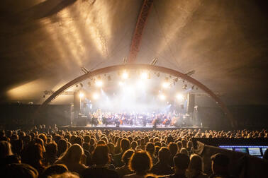 Konsertti Huvilassa.