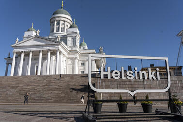 Senaatintori, taustalla Tuomiokirkko.