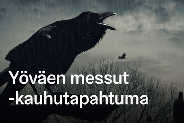 Musta korppi istuu harmaan ja tummanpuhuvan maiseman edessä.
