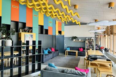 Leikkipuisto Etupellon olohuonemainen leikkitila.