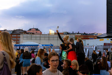 Ihmisiä Flow-festivaaleilla.