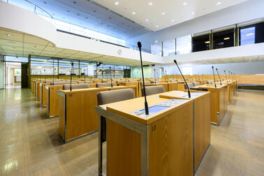 Helsingin kaupunginvaltuuston istuntosali.