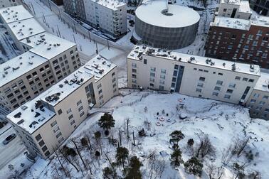 Ilmakuva Kruunuvuorenrannasta talvella.