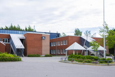 Purettava Puistolan peruskoulu.