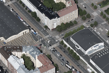 Ilmakuva Mannerheimintien, Eino Leinon kadun ja Toivonkadun risteyksestä. Kuva: Helsingin kaupunki.