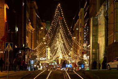 Helsingin Aleksanterinkadun jouluvalaistus vuonna 2020.