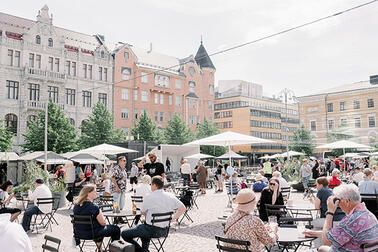 Kasarmitorin kesä 2021. Kuva: Camilla Bloom