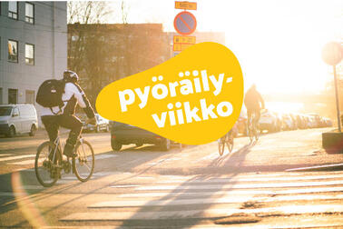 Pyöräilijöitä kadulla ja pyöräviikon logo.