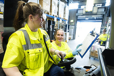 Staran logistiikkakeskus toimittaa tarvikkeita koko kaupungin käyttöön.