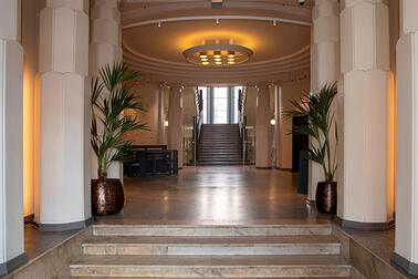  Scandic Grand Central Helsinki hotellin ala-aula.