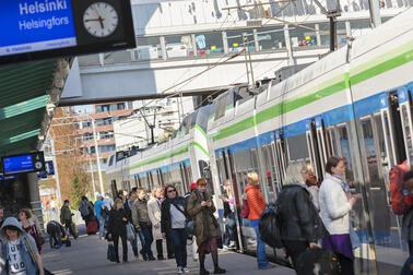 Malmin asema ja sen Tuubiksi kutsuttu ylikulkusilta. 