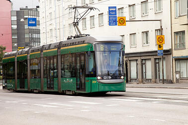 Variotram-vaunu ajaa raitiolinjalla 8.