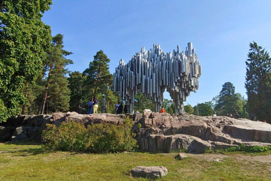 Sibelius-monumentti Sibeliuksen puistossa. Kuva: Helsingin kaupunki / Antti Honkala. Sibelius-monumentti Sibeliuksen puistossa. Kuva: Helsingin kaupunki / Antti Honkala.