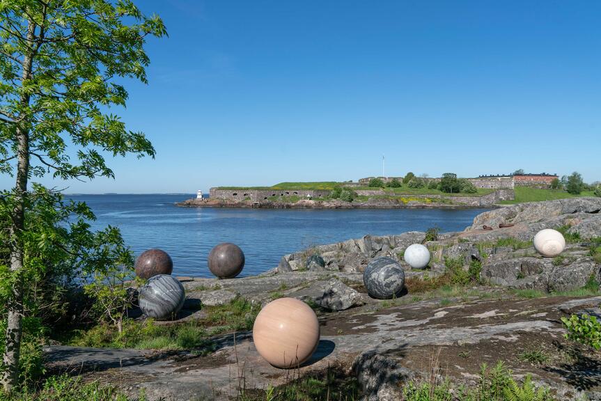 Alicja Kwade: Big Be-Hide, 2019 / Kuva: HAM/Maija Toivanen Alicja Kwade: Big Be-Hide, 2019 / Kuva: HAM/Maija Toivanen