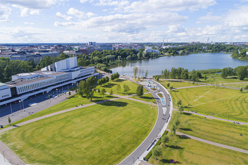 Finlandia-talo kesäpäivänä. Finlandia-talo kesäpäivänä.