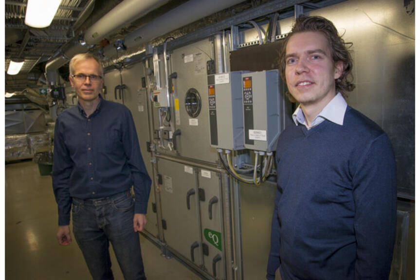 Johtava energia-asiantuntija Timo Määttä Helsingin kaupungilta ja Nuuka Solutions Oy:n Ville Julin. Kuva: Ilkka Ranta-aho Johtava energia-asiantuntija Timo Määttä Helsingin kaupungilta ja Nuuka Solutions Oy:n Ville Julin. Kuva: Ilkka Ranta-aho