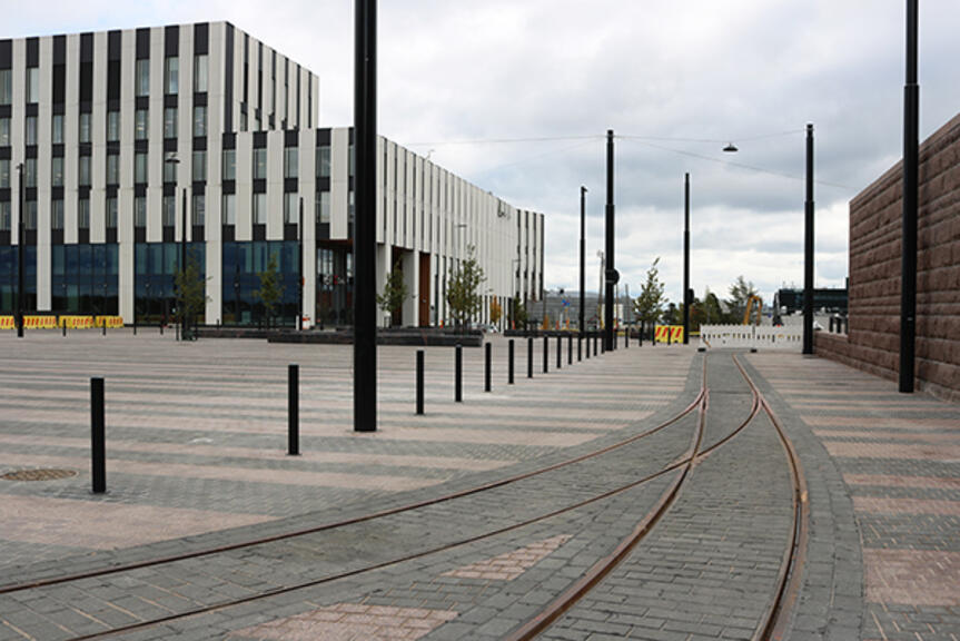 Uudet raitiotiekiskot Ilmalantorilla. Uudet raitiotiekiskot Ilmalantorilla.