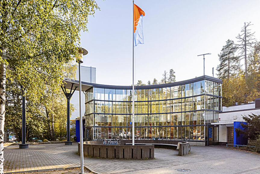Itäkeskuksen uimahallin sisäänkäynti. Itäkeskuksen uimahallin sisäänkäynti.