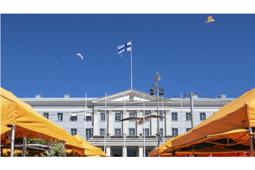 Kaupungintalo Kauppatorilta kuvattuna Kaupungintalo Kauppatorilta kuvattuna