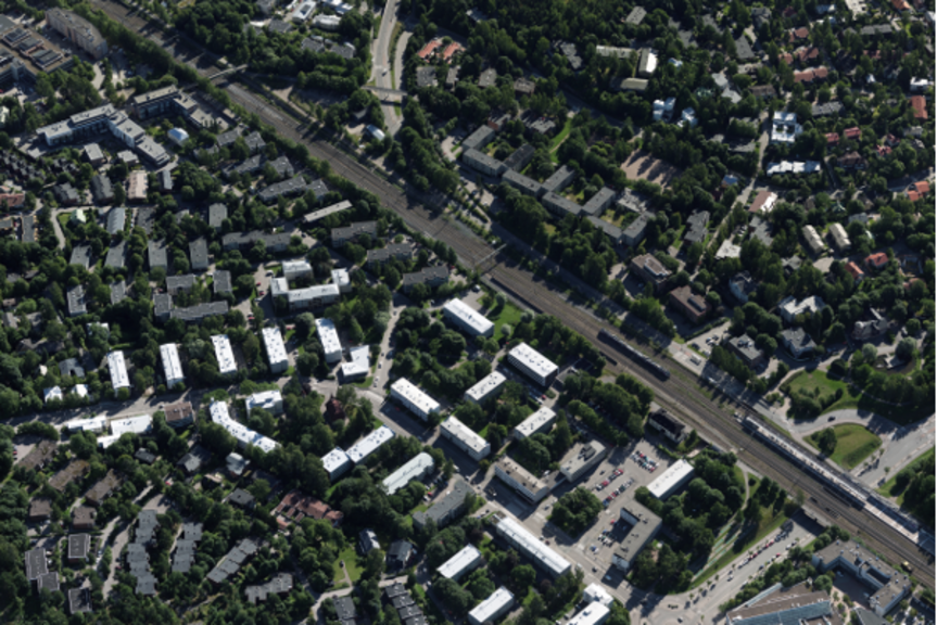 Viistoilmakuva Oulunkylän asemanseudulta. Kuvassa kerrostaloja, pientaloja ja toimistotaloja. Viistoilmakuva Oulunkylän asemanseudulta. Kuvassa kerrostaloja, pientaloja ja toimistotaloja.