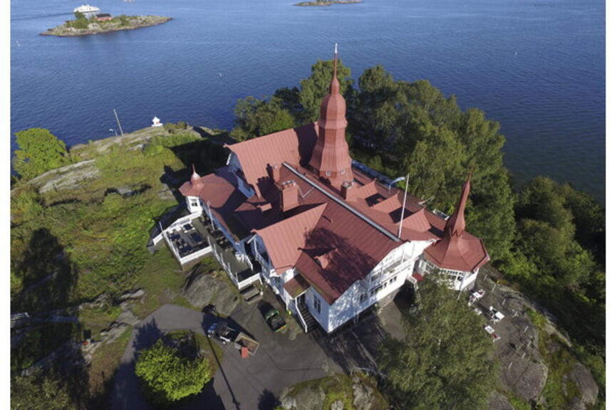 Ilmakuva Klippanista, jossa näkyy vuonna 1901 valmistunut jugend-tyylinen puuhuvila. Ilmakuva Klippanista, jossa näkyy vuonna 1901 valmistunut jugend-tyylinen puuhuvila.