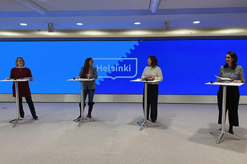 Apulaispormestarit Sanna Vesikansa, Pia Pakarinen, Anni Sinnemäki ja Nasima Razmyar kuntajohtajien naisverkoston etätapaamisessa. Apulaispormestarit Sanna Vesikansa, Pia Pakarinen, Anni Sinnemäki ja Nasima Razmyar kuntajohtajien naisverkoston etätapaamisessa.