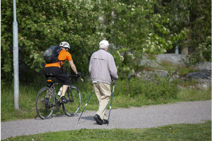 Ulkoilijoita Kurkimäessä. Ulkoilijoita Kurkimäessä.