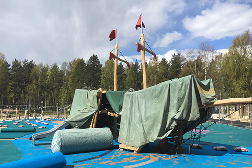 Leikkipuisto-lampi-laiva Leikkipuisto-lampi-laiva