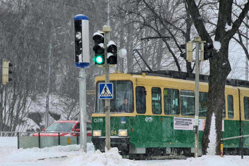 Uusi liikenneturvallisuuskamera Mäkelänkadulla. Uusi liikenneturvallisuuskamera Mäkelänkadulla.
