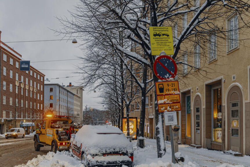 Katujen puhdistusta Töölössä Katujen puhdistusta Töölössä