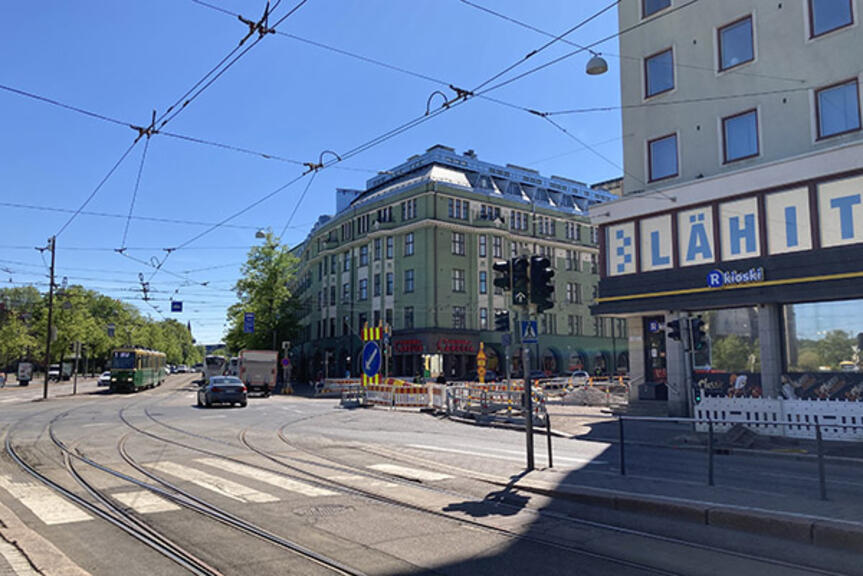 Mannerheimintien ja Runeberginkadun risteys. Mannerheimintien ja Runeberginkadun risteys.
