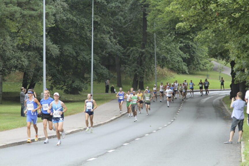 Juoksijoita maratonilla. Juoksijoita maratonilla.