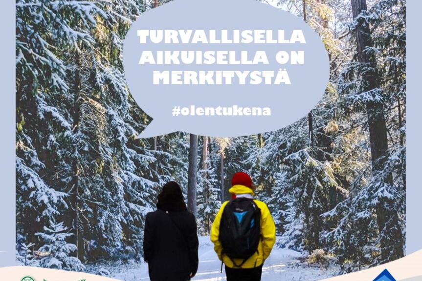 Kampanjakuvassa kaksi kävelevää henkilöä kuvattu takaa päin lumisessa metsässä. Kampanjakuvassa kaksi kävelevää henkilöä kuvattu takaa päin lumisessa metsässä.