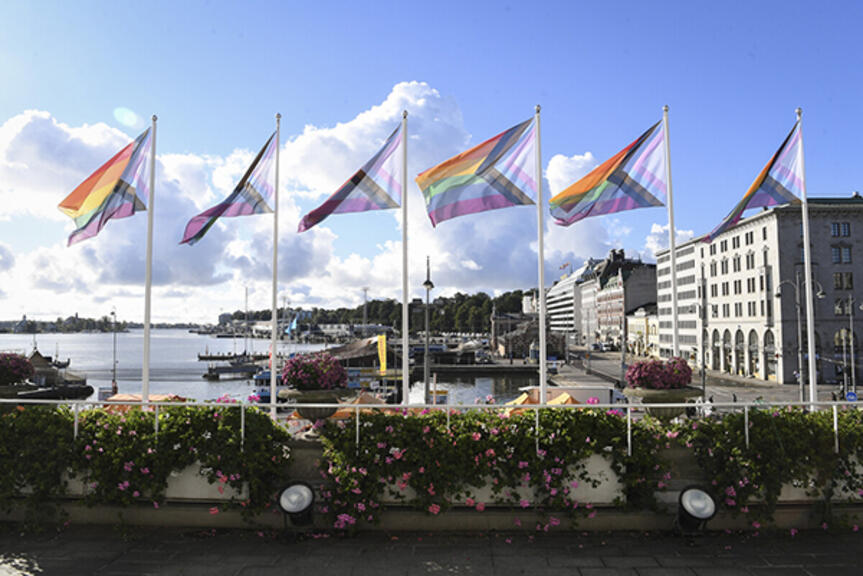Helsingin kaupungintalon Pride-liputus viime syksynä. Kuva: Kimmo Brandt Helsingin kaupungintalon Pride-liputus viime syksynä. Kuva: Kimmo Brandt