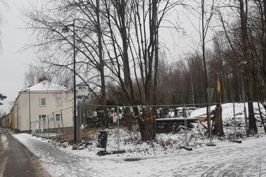 Limingantielle rakennettavan päiväkodin tontti. Limingantielle rakennettavan päiväkodin tontti.