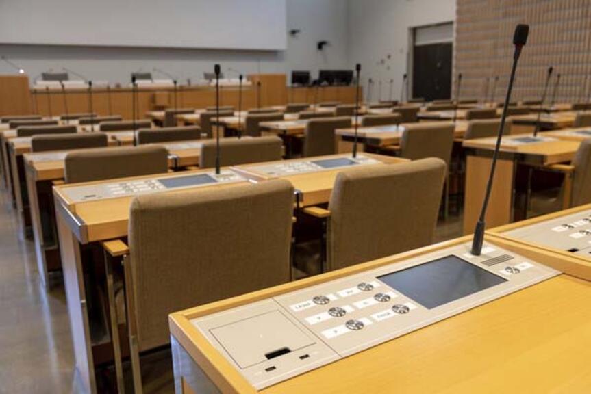 Tyhjä valtuustosali. Tyhjä valtuustosali.