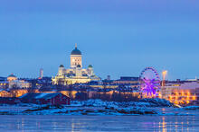 Helsingin keskustaa kuvattuna mereltä