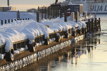 Katajanokan luminen satamalaituri. 