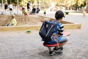 Lapsia leikkipuistossa.