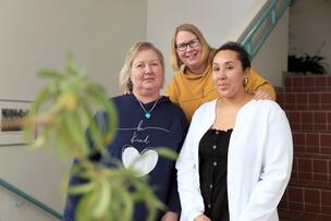 Sonja Tammiluoma-Hissa, Anna-Stina Hemstrand ja Yasmine Owusu ovat huomanneet, kuinka sosiaalinen media lisää vauvaperheiden paineita.
