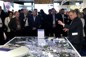 Pormestari Juhana Vartiainen puhui Helsinki Finland -osaston avajaisissa MIPIM-messuilla 14. maaliskuuta.