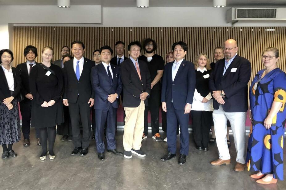 Japanilaiset vieraat Helsingin medialukiossa