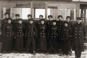 Ensimmiset naisrahastajat kurssikuvassa vuonna 1917.
