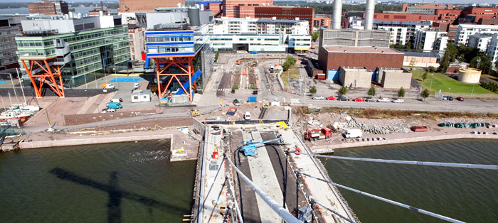 Construction of Crusell brigde, Photo: Tuulikko Holopainen