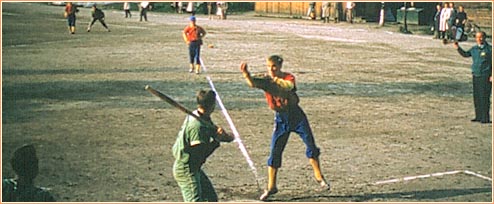 Pesäpallon kukoistuskausi osui Helsingissä 1950-luvun lopulle ja 1960-luvun alkupuoliskolle. Kuva: Arvo Koskimaa.