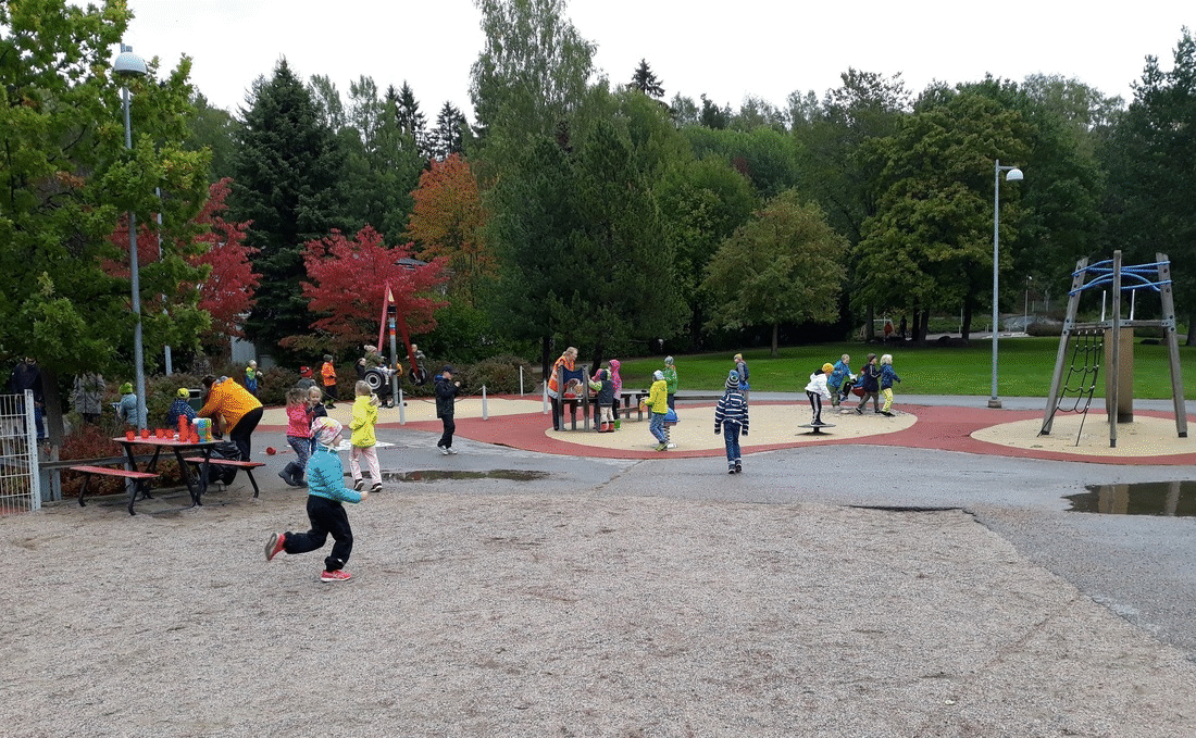 Tapahtumakuvia leikkipuisto Torpparinmäestä