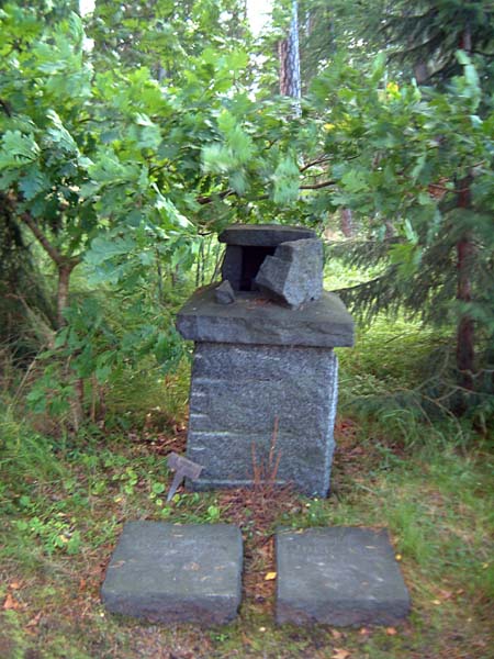 Arvo Siikamäki: Tom grav, 1985. Du får inte använda foto i kommersiellt syfte. © Foto: Helsingfors konstmuseum Arvo Siikamäki: Tom grav, 1985. Du får inte använda foto i kommersiellt syfte. © Foto: Helsingfors konstmuseum